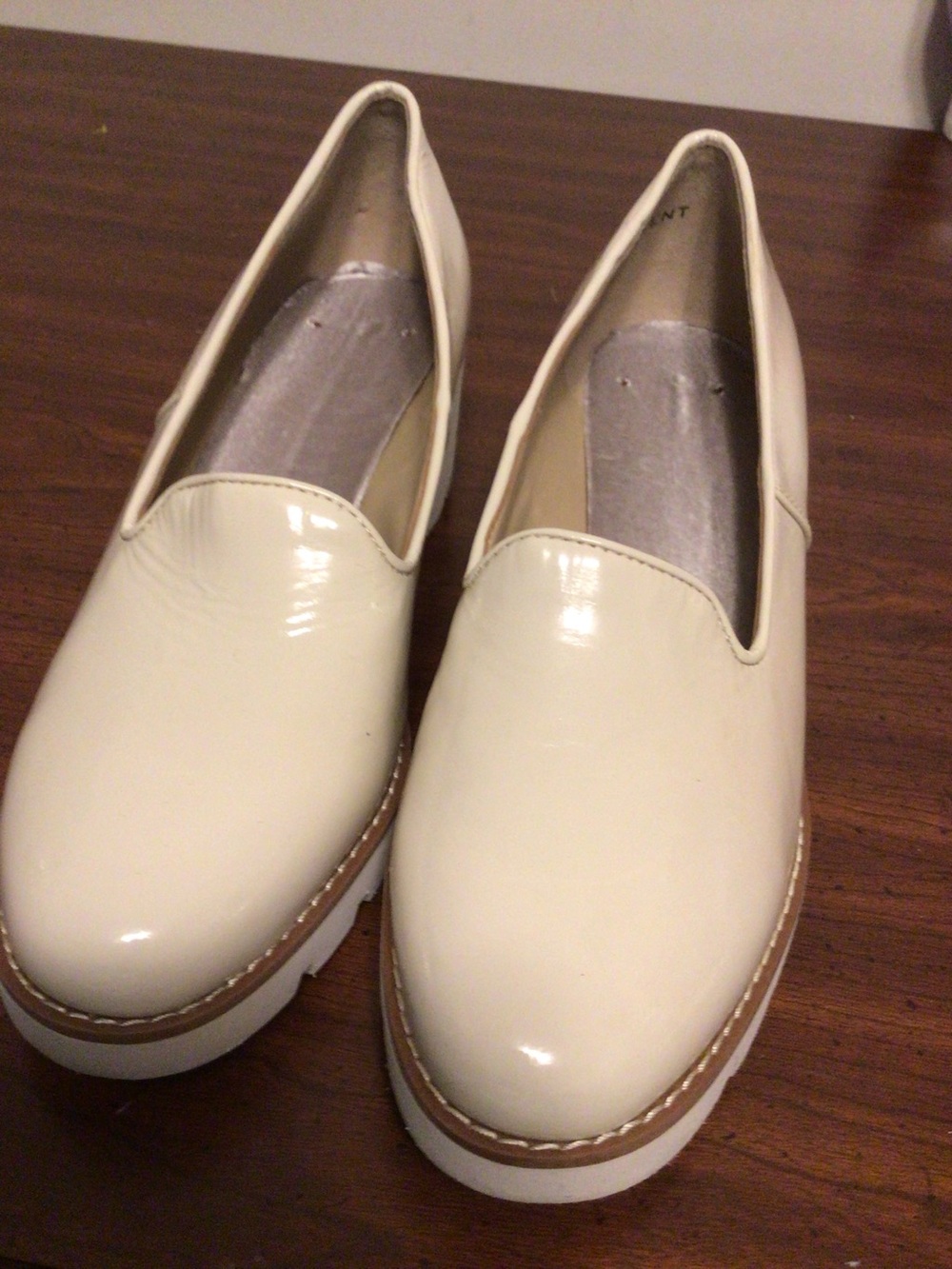 VIONIC water repellant patent leather slip on loafer SZ 9